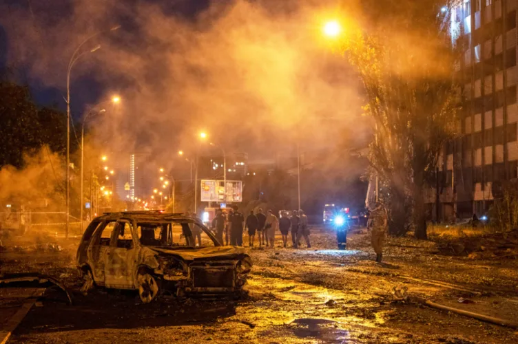 Russia blasts southern Ukrainian city with glide bombs